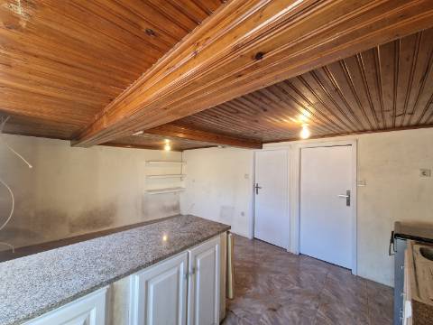 Moradia T1 de rés do chão e cave a 700 m do Hospital de Vila Real