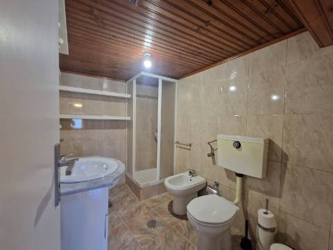 Moradia T1 de rés do chão e cave a 700 m do Hospital de Vila Real