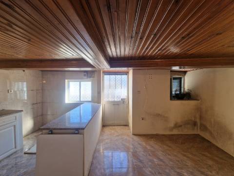 Moradia T1 de rés do chão e cave a 700 m do Hospital de Vila Real