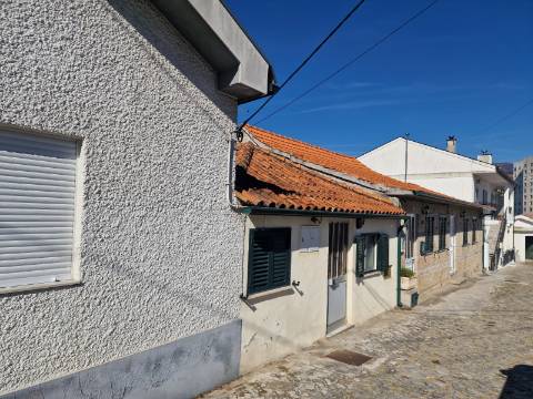 Moradia T1 de rés do chão e cave a 700 m do Hospital de Vila Real