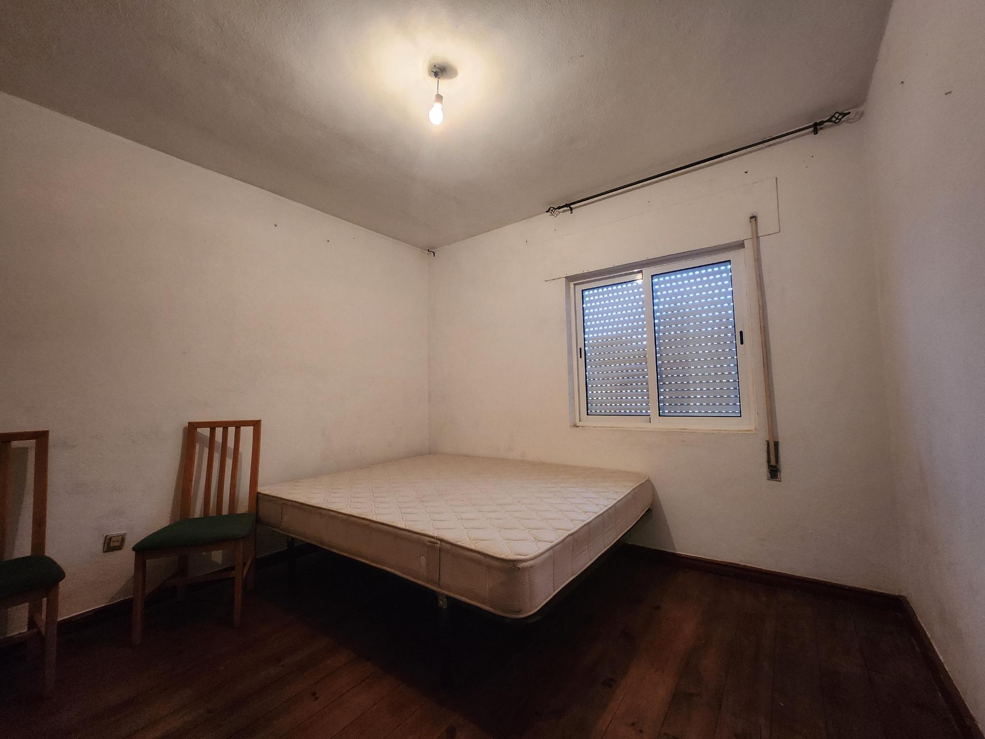 Moradia T2+1 de Cave e Rés do Chão na Raia, Mateus, Vila Real