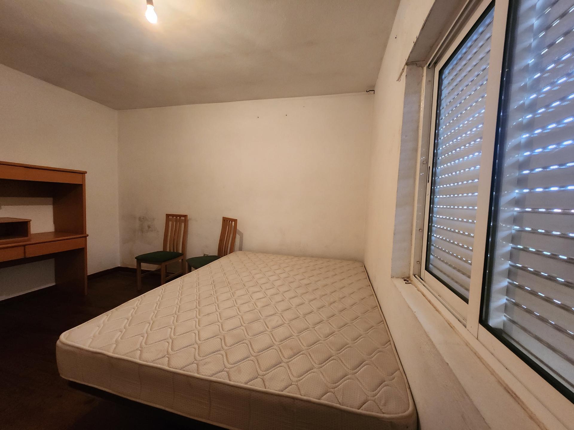 Moradia T2+1 de Cave e Rés do Chão na Raia, Mateus, Vila Real