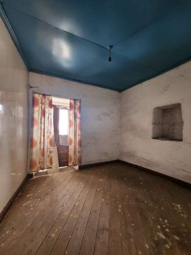 Moradia em Pedra para Reconstrução no Centro de Justes, Vila Real