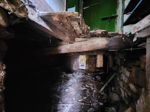 Moradia em Pedra para Reconstrução no Centro de Justes, Vila Real