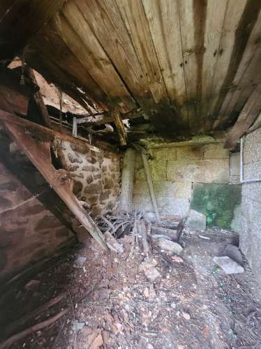 Moradia em Pedra para Reconstrução no Centro de Justes, Vila Real