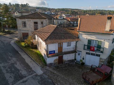 Moradia em Pedra para Reconstrução no Centro de Justes, Vila Real