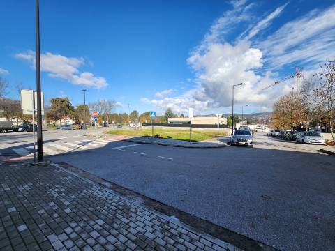 Lote em Vila Real com Projeto Aprovado para Moradia T4