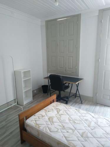 No Centro Histórico de Vila Real, Moradia T4+1 para Estudantes