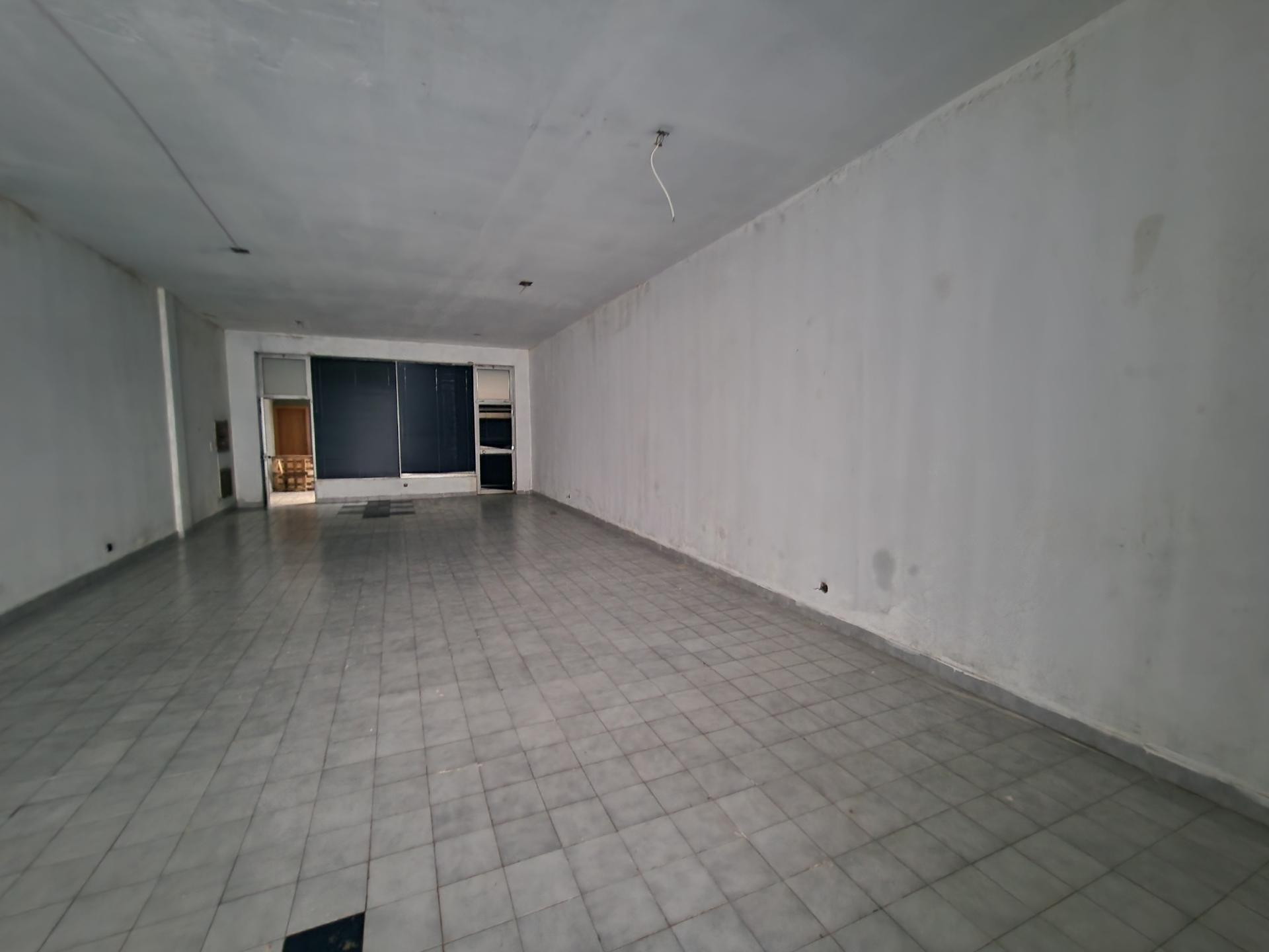 Loja junto ao Terminal Rodoviário de Vila Real