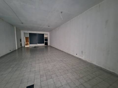 Loja junto ao Terminal Rodoviário de Vila Real