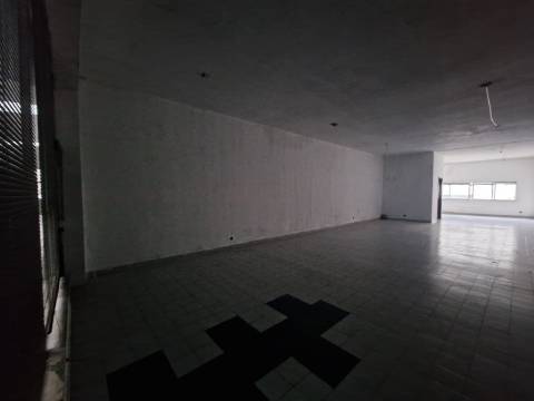 Loja junto ao Terminal Rodoviário de Vila Real