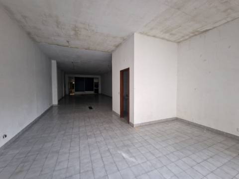 Loja junto ao Terminal Rodoviário de Vila Real