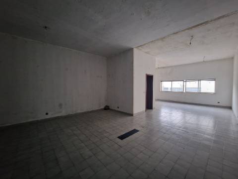 Loja junto ao Terminal Rodoviário de Vila Real