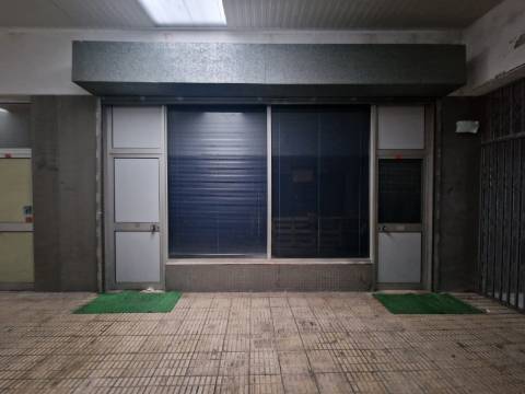 Loja junto ao Terminal Rodoviário de Vila Real