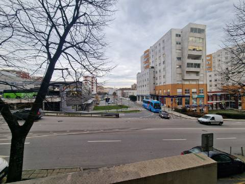 Loja junto ao Terminal Rodoviário de Vila Real