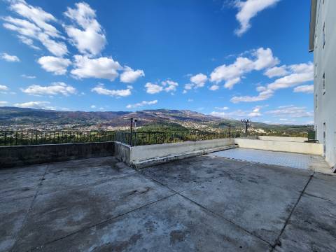 T2 com 114 m2 e Terraço de 140 m2 em Montezelos, Vila Real