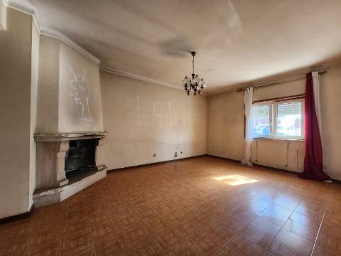 T2 com 114 m2 e Terraço de 140 m2 em Montezelos, Vila Real