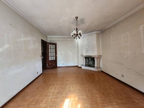 T2 com 114 m2 e Terraço de 140 m2 em Montezelos, Vila Real