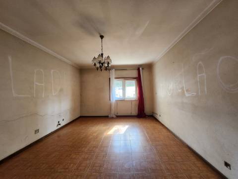 T2 com 114 m2 e Terraço de 140 m2 em Montezelos, Vila Real