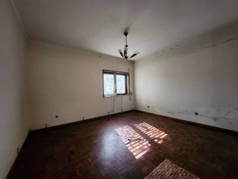 T2 com 114 m2 e Terraço de 140 m2 em Montezelos, Vila Real