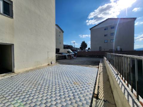 T2 com 114 m2 e Terraço de 140 m2 em Montezelos, Vila Real