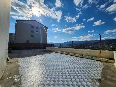 T2 com 114 m2 e Terraço de 140 m2 em Montezelos, Vila Real