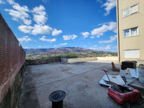 T2 com 114 m2 e Terraço de 140 m2 em Montezelos, Vila Real