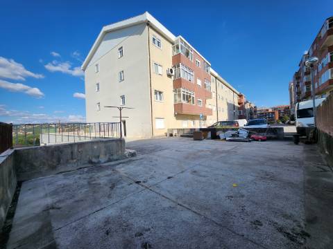 T2 com 114 m2 e Terraço de 140 m2 em Montezelos, Vila Real