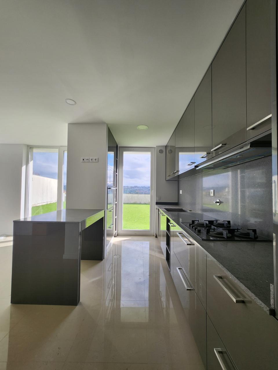 Andar de Moradia T5 com Terraço e Quintal no Centro de Vila Real