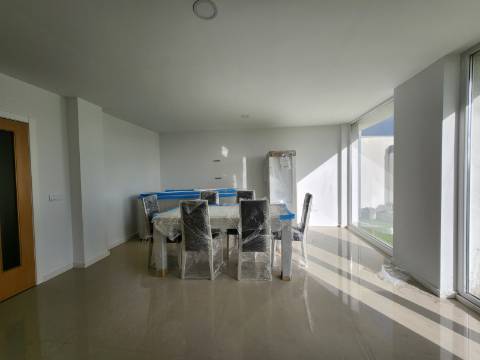 Andar de Moradia T5 com Terraço e Quintal no Centro de Vila Real