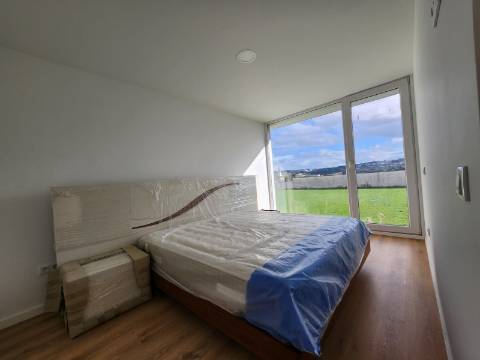 Andar de Moradia T5 com Terraço e Quintal no Centro de Vila Real