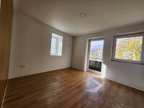 Andar de Moradia T5 com Terraço e Quintal no Centro de Vila Real