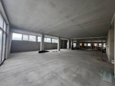 Loja de 770m2 Junto ao Mercado Municipal em Vila Real