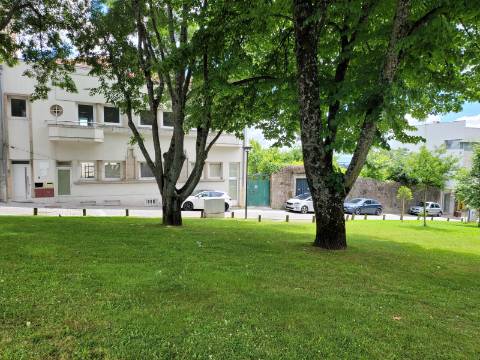 Loja de 770m2 Junto ao Mercado Municipal em Vila Real