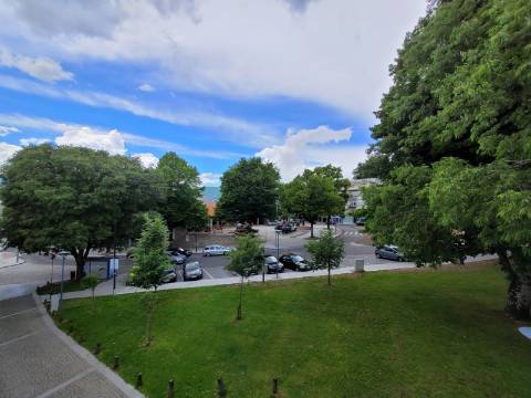 Prédio com Loja Comercial e Habitação T5 no Centro de Vila Real