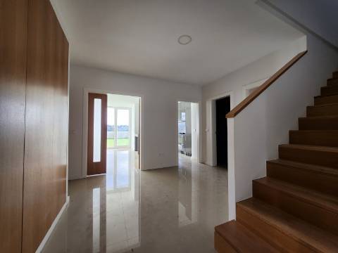 Prédio com Loja Comercial e Habitação T5 no Centro de Vila Real