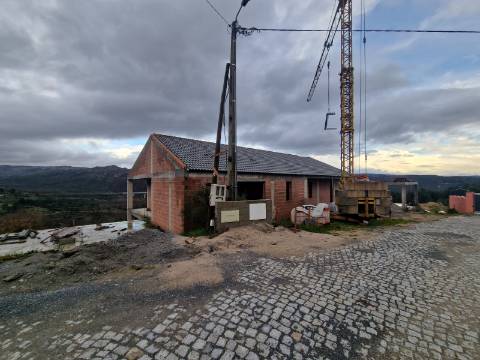 Moradias T3, em construção, Escariz, Vila Real