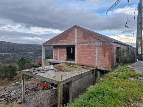 Moradias T3, em construção, Escariz, Vila Real