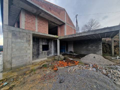 Moradias T3, em construção, Escariz, Vila Real