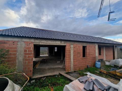 Moradias T3, em construção, Escariz, Vila Real