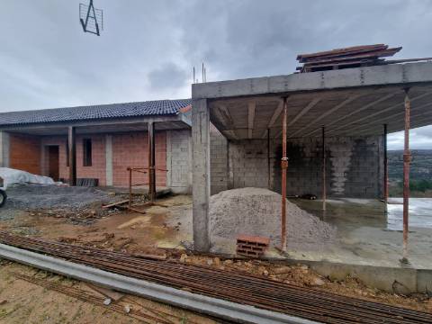 Moradias T3, em construção, Escariz, Vila Real