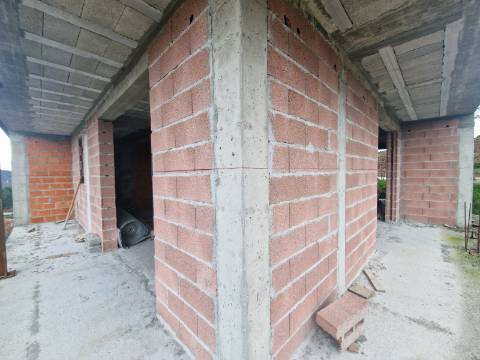 Moradias T3, em construção, Escariz, Vila Real