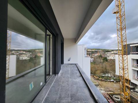 T2 de 3 Frentes com 3 Varandas Junto ao Parque Corgo em Vila Real