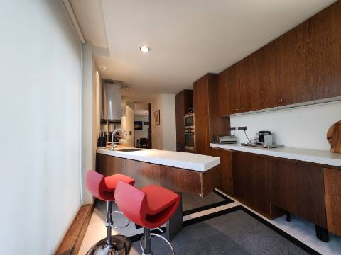 Em Vila Real, T2+1 com Acabamentos Singulares e Terraço Exclusivo