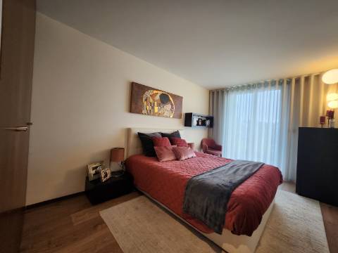 Em Vila Real, T2+1 com Acabamentos Singulares e Terraço Exclusivo