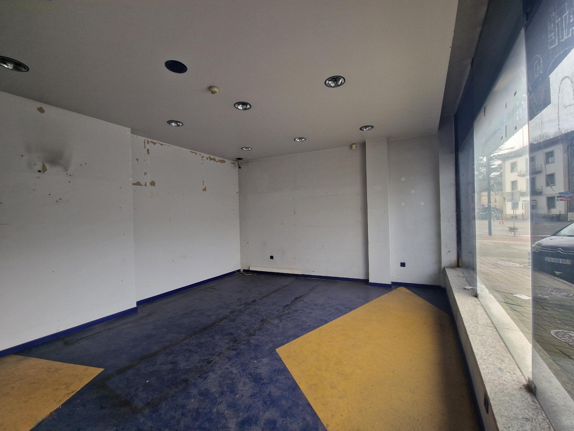 Loja com 2 frentes na Av. Aureliano Barrigas | Vila Real