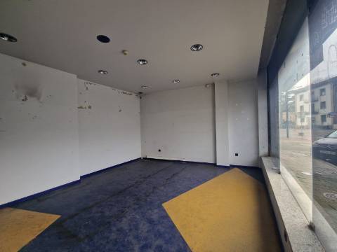 Loja com 2 frentes na Av. Aureliano Barrigas | Vila Real