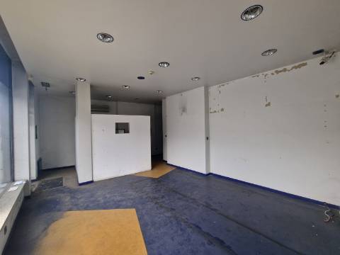 Loja com 2 frentes na Av. Aureliano Barrigas | Vila Real