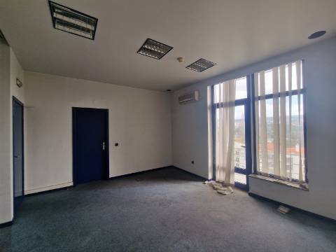 Loja com 2 frentes na Av. Aureliano Barrigas | Vila Real