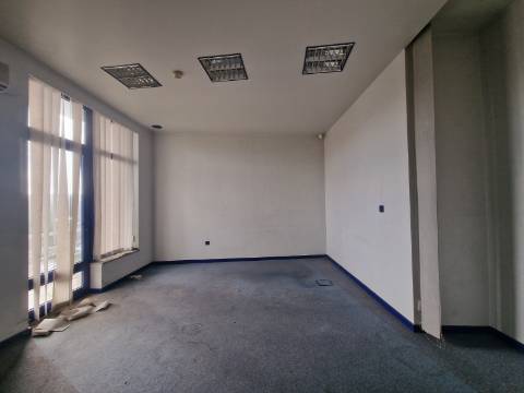 Loja com 2 frentes na Av. Aureliano Barrigas | Vila Real